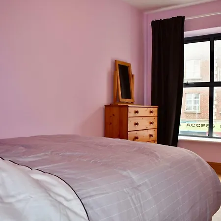 Recently-renovated 1 Bedroom Flat In Centre Appartement