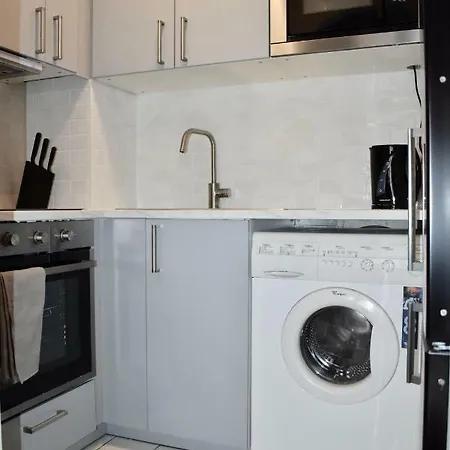 Apartment Recently-renovated 1 Bedroom Flat In Centre *
